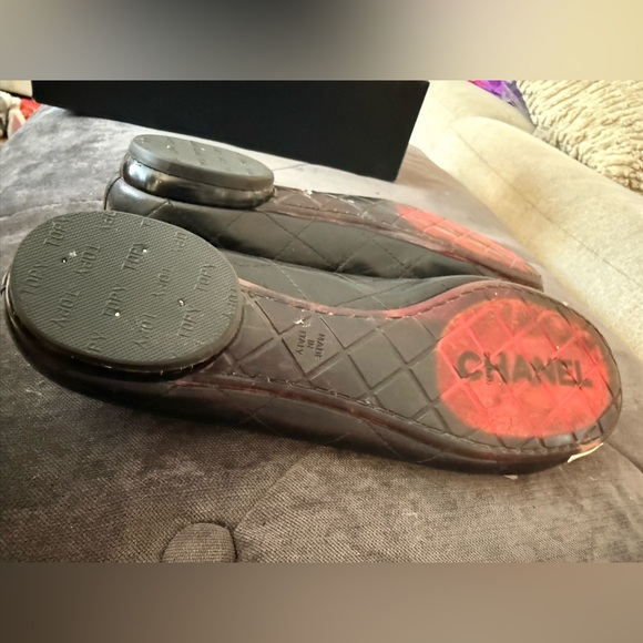 CHANEL Black Quilted Leather Ballet Flats with White CC Appliqué - Picture 8 of 11